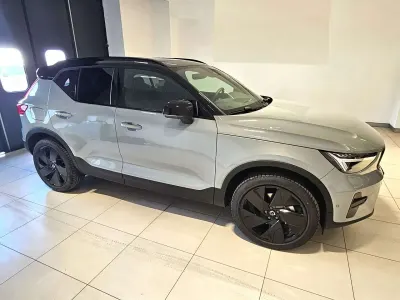 Neu Volvo XC40 Ultra 163 PS (119 kW) 2026 Grau SUV