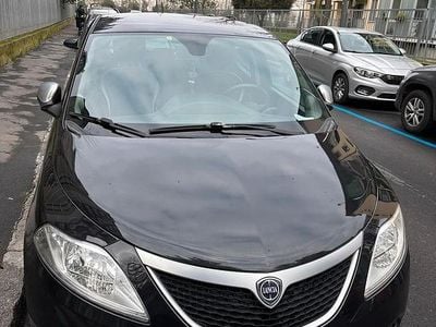 Usata Lancia Ypsilon 69 CV (50 kW) 2017 Nero Utilitaria