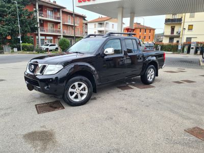 usata Nissan Navara double cab LE automatico 4wd