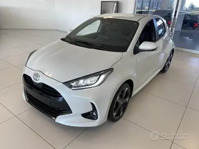 Nuova Toyota Yaris Hybrid Lounge 2026 Bianco Berlina