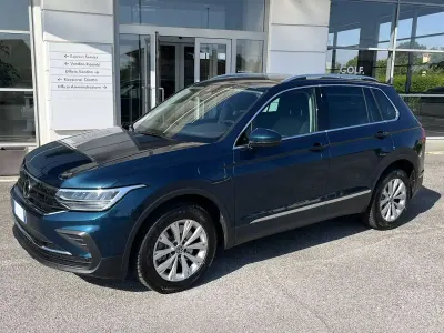 Usata VW Tiguan Life 150 CV (110 kW) 2022 Nightshade blue metallizzato SUV