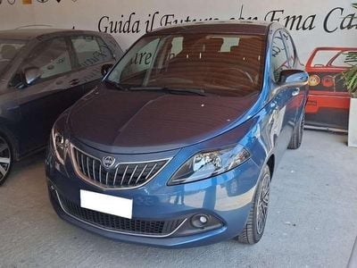 Usata Lancia Ypsilon Gold 69 CV (50 kW) 2022 Blu/azzurro Utilitaria