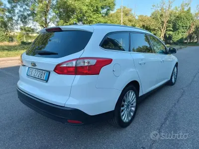 Begagnad Ford Focus 115 HK (84 kW) 2011 Vit Kombi
