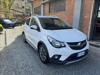 Usado Opel Karl Rocks 73 CV (53 kW) 2018 Blanco Utilitario