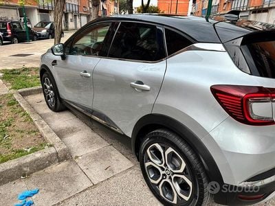 Usata Renault Captur Techno 100 CV (73 kW) 2023 Grigio SUV