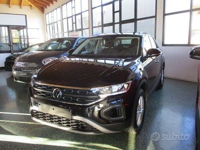 Usata VW T-Roc Life 110 CV (80 kW) 2022 Nero SUV