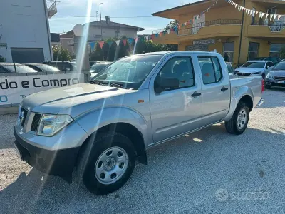 Usata Nissan Navara XE 171 CV (125 kW) 2006 Grigio Pick-up