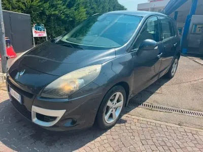 Usata Renault Scénic III 110 CV (80 kW) 2011 Nero Monovolume