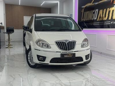 Usata Lancia Musa Platinum 95 CV (69 kW) 2011 Bianco Monovolume