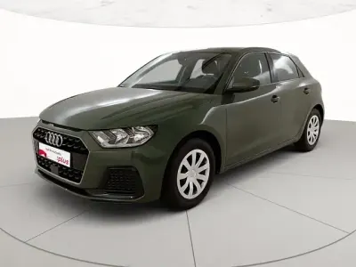 Usata Audi A1 Sportback Business 116 CV (85 kW) 2025 Verde distretto metallizzato Utilitaria