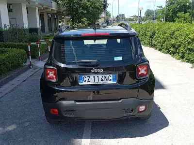 Usata Jeep Renegade Sport 110 CV (80 kW) 2015 Nero SUV