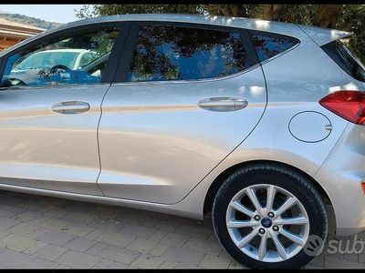 Usata Ford Fiesta Titanium 86 CV (63 kW) 2017 Grigio Berlina
