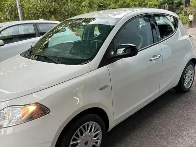 Usata Lancia Ypsilon 69 CV (50 kW) 2016 Bianco Utilitaria