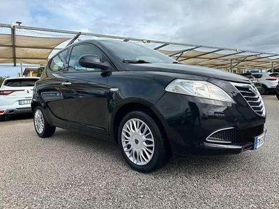 Usata Lancia Ypsilon Silver 69 CV (50 kW) 2017 Nero Utilitaria