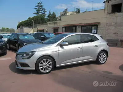 Usata Renault Mégane III Zen 110 CV (80 kW) 2016 Grigio Berlina