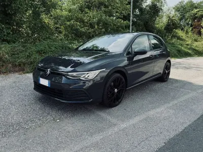 Usata VW Golf VIII Life 131 CV (96 kW) 2020 Grigio Berlina