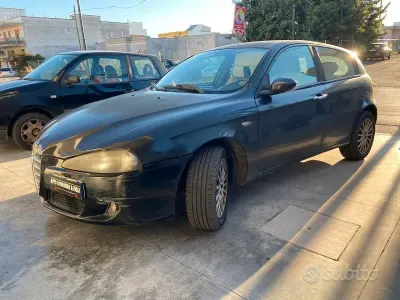 Usata Alfa Romeo 147 Distinctive 116 CV (85 kW) 2005 Nero Utilitaria