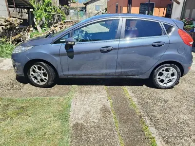 Usata Ford Fiesta Titanium 70 CV (51 kW) 2012 Grigio Utilitaria