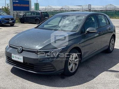 Usata VW Golf VIII Life 115 CV (84 kW) 2024 Grigio Utilitaria