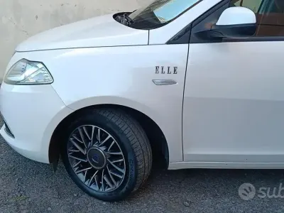 Usata Lancia Ypsilon 69 CV (50 kW) 2015 Bianco Utilitaria