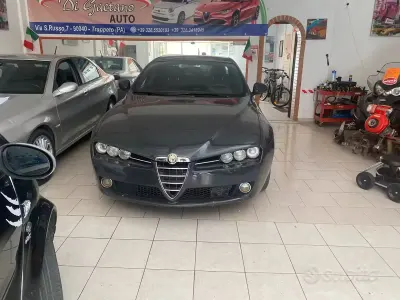 Usata Alfa Romeo 1750 200 CV (147 kW) 2012 Grigio Berlina