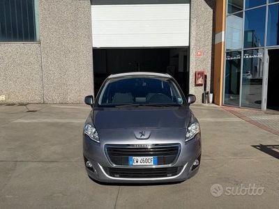 Usata Peugeot 5008 Business-Line 115 CV (84 kW) 2014 Grigio Monovolume