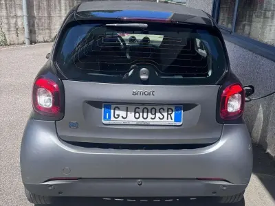 Usata Smart ForTwo Coupé 41 kW (56 CV) 2022 Grigio Utilitaria