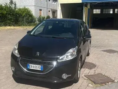Usata Peugeot 208 Active 82 CV (60 kW) 2012 Nero Utilitaria