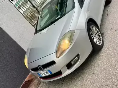 Usata Fiat Bravo 105 CV (77 kW) 2012 Grigio Utilitaria