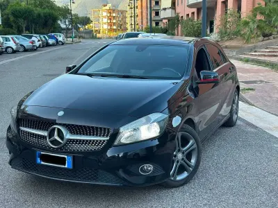 Usata Mercedes A180 109 CV (80 kW) 2014 Nero Utilitaria