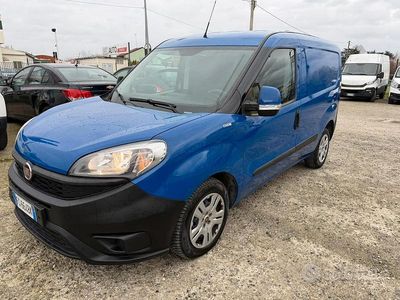 Usata Fiat Doblò 105 CV (77 kW) 2017 Blu Monovolume