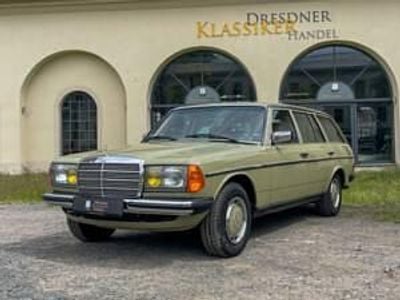 Usata Mercedes 200 109 CV (80 kW) 1983 Verde Station wagon