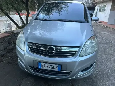 Usata Opel Zafira Cosmo 140 CV (102 kW) 2008 Argento Monovolume