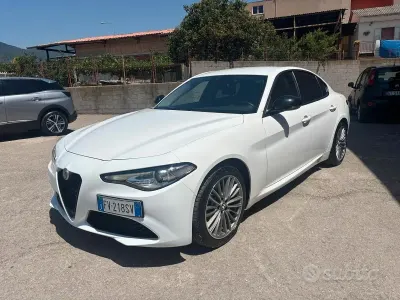 Usata Alfa Romeo Giulia Executive 160 CV (117 kW) 2019 Bianco Berlina