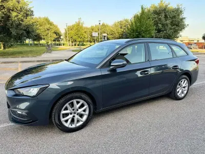 Usata Seat Leon Style 110 CV (80 kW) 2022 Grigio Station wagon