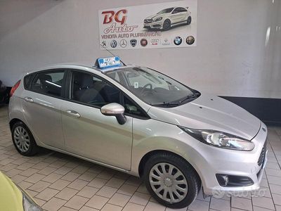 Usata Ford Fiesta 75 CV (55 kW) 2013 Grigio Utilitaria