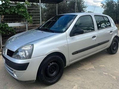 Usata Renault Clio II Authentique 58 CV (42 kW) 2005 Grigio Berlina
