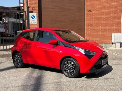 Usata Toyota Aygo Connect Style 72 CV (52 kW) 2021 Rosso Utilitaria