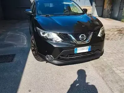 Usata Nissan Qashqai Tekna 131 CV (96 kW) 2015 Nero SUV