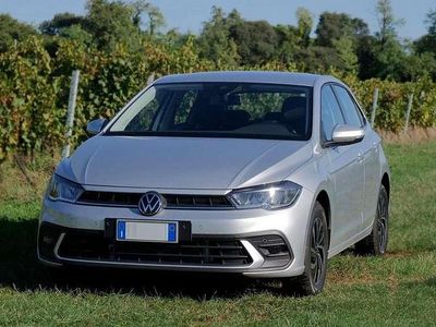 Usata VW Polo Life 95 CV (69 kW) 2024 Argento Utilitaria
