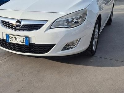 Bianco Usata 2012 Opel Astra Cosmo Station wagon | 3800 € (Buon prezzo)