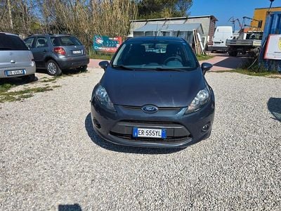 Usata Ford Fiesta 81 CV (59 kW) 2010 Grigio Utilitaria