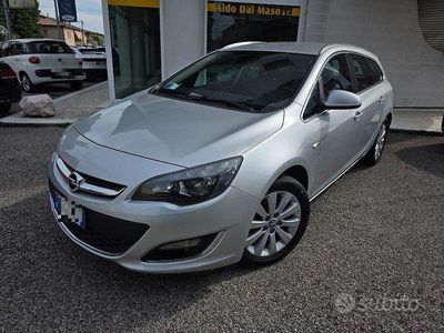 Usata Opel Astra Cosmo 110 CV (80 kW) 2015 Grigio pastello Station wagon