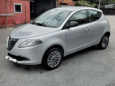 Usata Lancia Ypsilon 80 CV (58 kW) 2013 Grigio Utilitaria