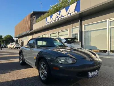 Usata Mazda MX5 110 CV (80 kW) 2000 Grigio Cabrio