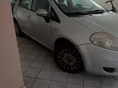 Usata Fiat Grande Punto 75 CV (55 kW) 2011 Grigio Utilitaria