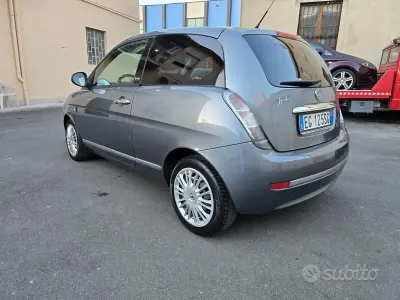 Usata Lancia Ypsilon 69 CV (50 kW) 2011 Grigio Utilitaria