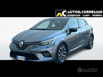 Usata Renault Clio V Intens 101 CV (74 kW) 2023 Grigio Berlina