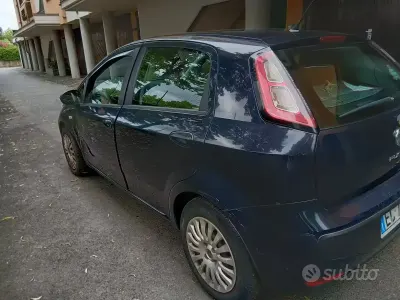 Usata Fiat Punto 75 CV (55 kW) 2010 Bluazzurro Utilitaria