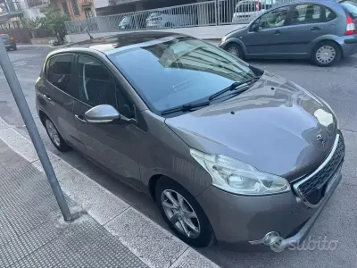 Usata Peugeot 208 68 CV (50 kW) 2013 Grigio Utilitaria